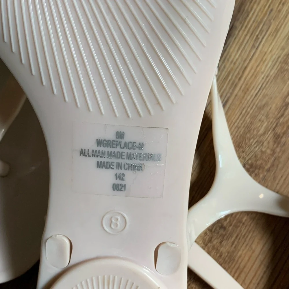 GUESS Women's Creamy Pink Sandals Size 8 - Picture 8 of 8